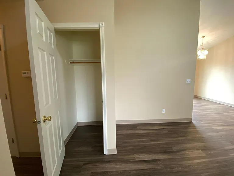 2217 N Abbey Glen Ct — Photo 7