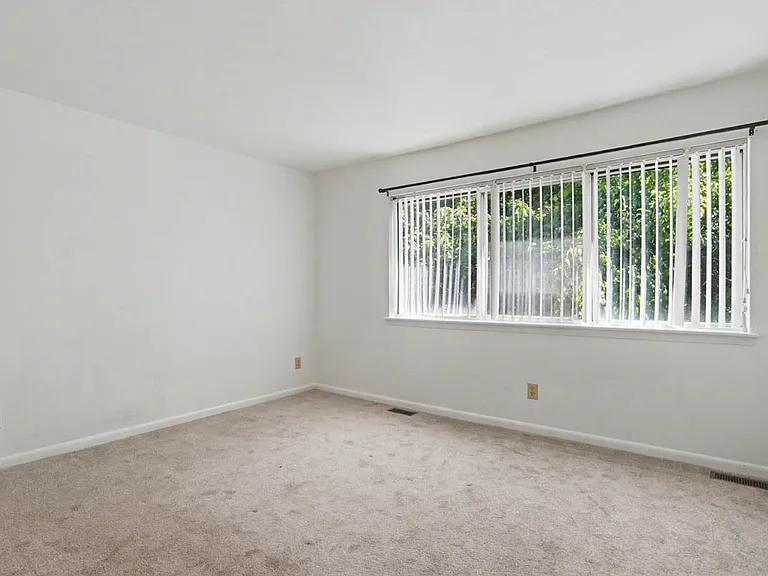 3890 Staffordshire Ln — Photo 10