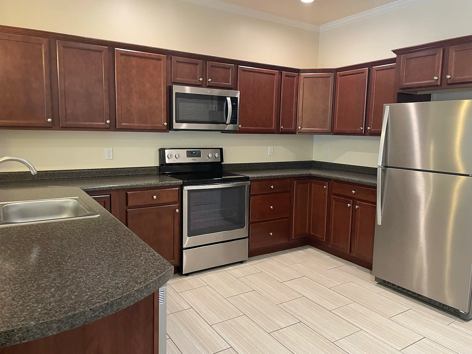 2 bed, 1100 sqft, $1,700 — Photo 3