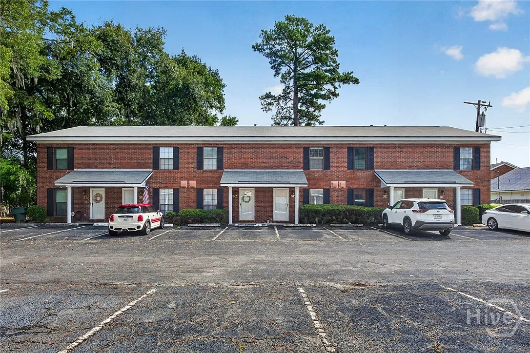 2 bed, 1.5 bath, 1120 sqft, $1,500 — Photo 1
