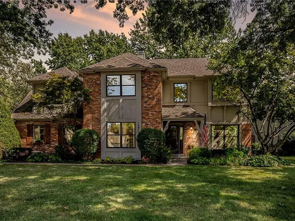 12917 Sherwood St, Leawood, KS 66209