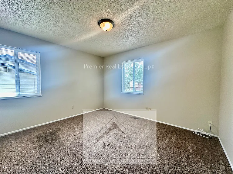 6873 Metropolitan St — Photo 11