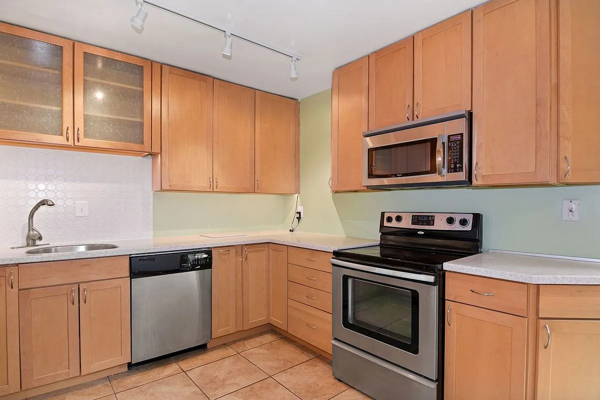 3 bed, 2.5 bath, 1330 sqft, $2,750 — Photo 3