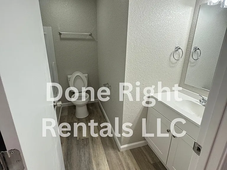 2022 Oak St #2022 — Photo 7