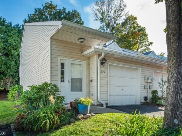 11-2 Dara Dr BLDG 11 #2, East Hanover Twp., NJ 07936