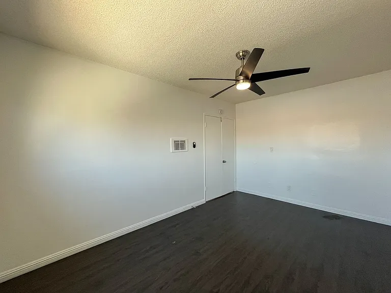 1335 Stanley Ave — Photo 39