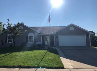 614 Sycamore Dr, Saint Joseph, IL 61873