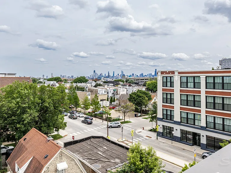 2540 W Diversey Ave #401 — Photo 21