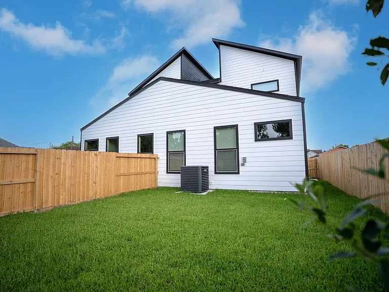 3923 Aledo St #B — Photo 13