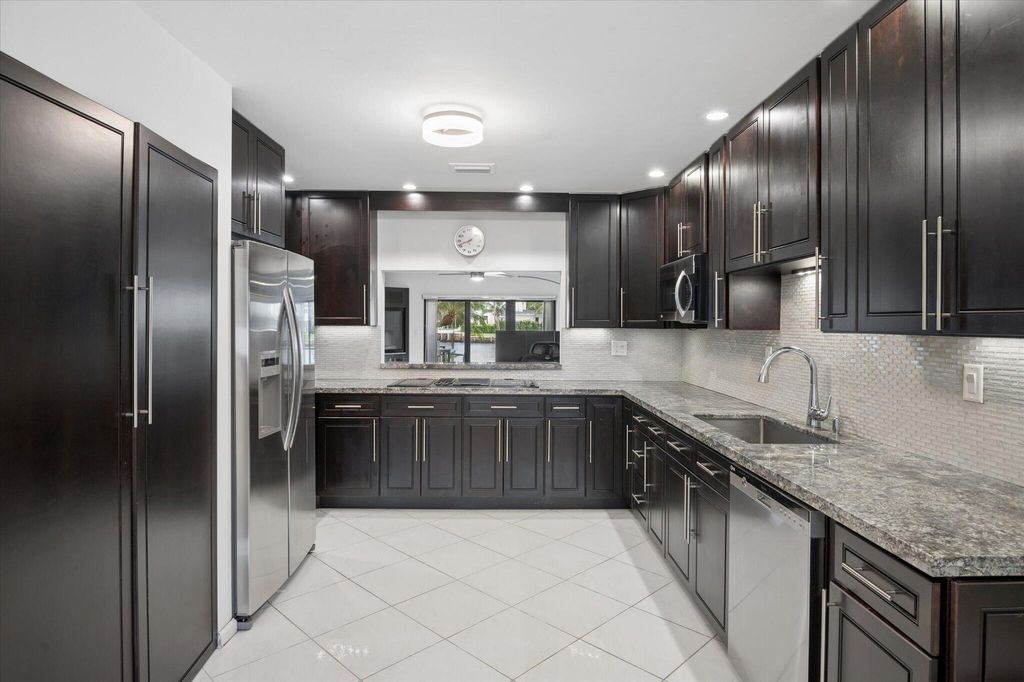 1101 S RIVERSIDE Drive #103, photo 6