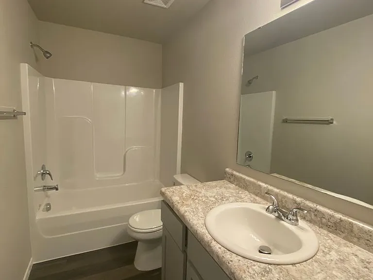 2704B Sidney St — Photo 11