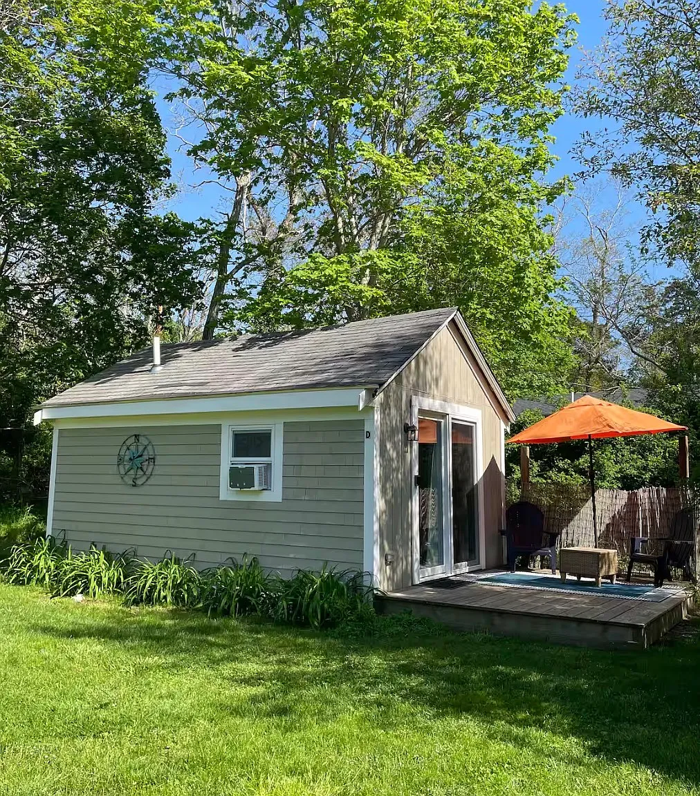 Studio, 200 sqft, $1,200 — Photo 1