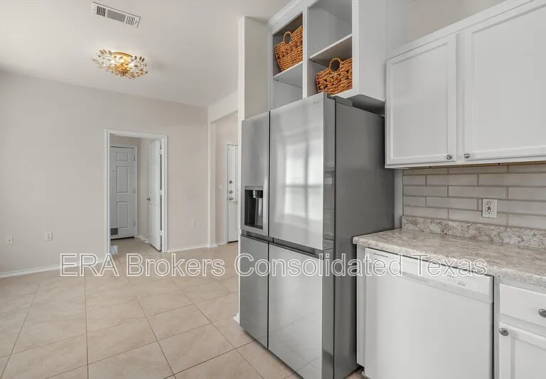 118 Portsmouth Dr — Photo 8