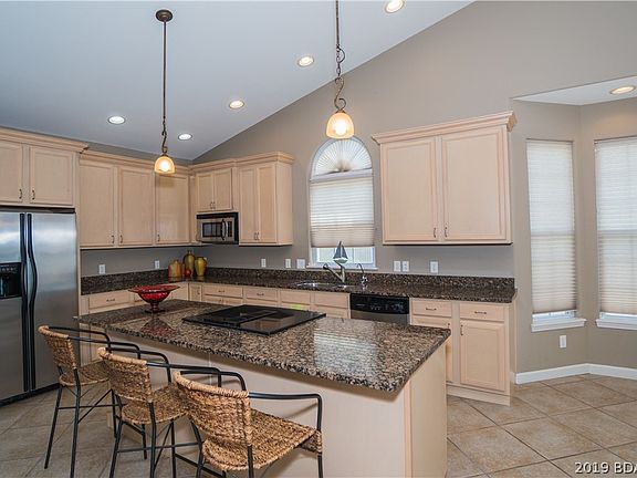 3rd image of 73 Bay Hill Cir