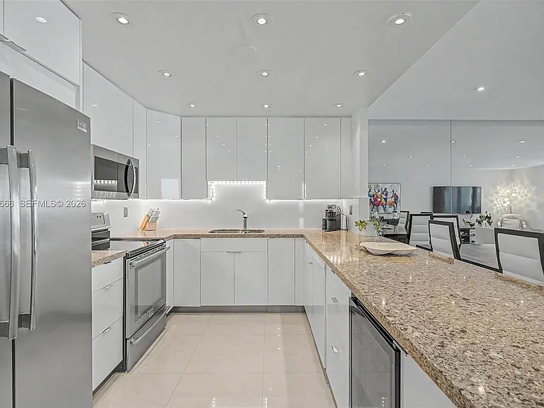 2301 Collins Ave #1210 — Photo 5