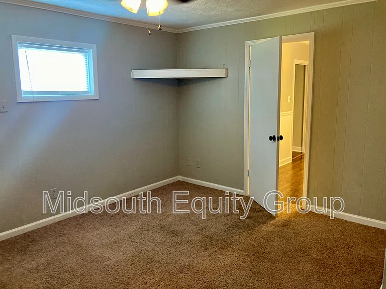 54 Monroe Ave — Photo 7