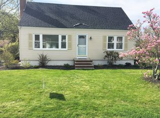 6 Chester Ave, Falmouth, ME 04105