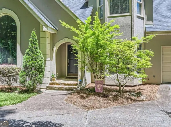 1872 Lake Lucerne Dr SW, Lilburn, GA 30047