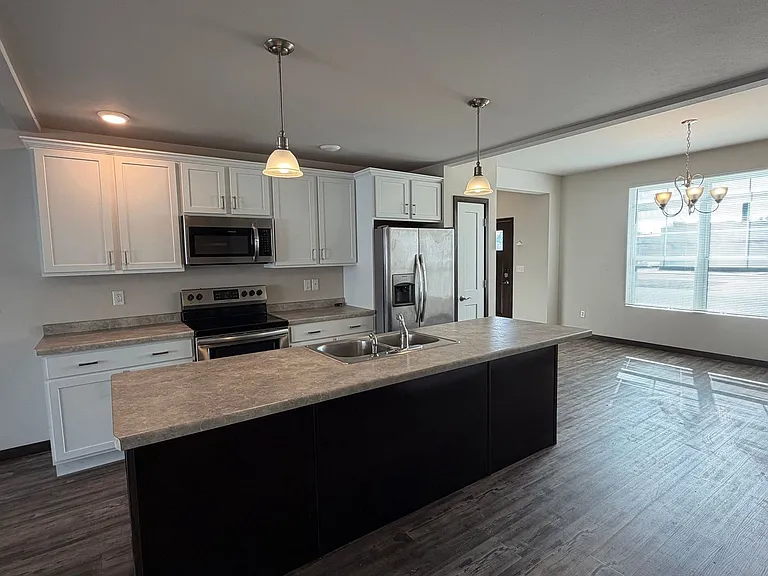 1114-1116 W Thomas St — Photo 1
