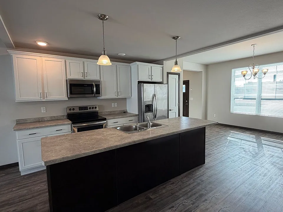 1114-1116 W Thomas St
