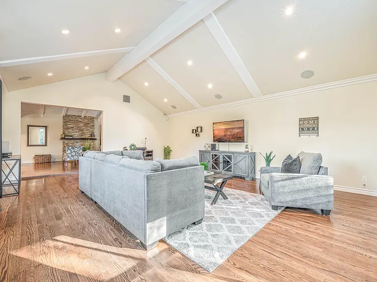 5659 Corbin Ave — Photo 14