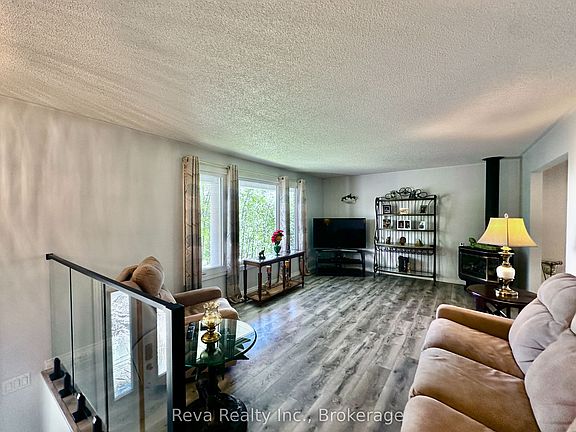 5th image of 11 Ridge Rd