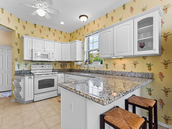 5th image of 48523 Oak Bridge Dr