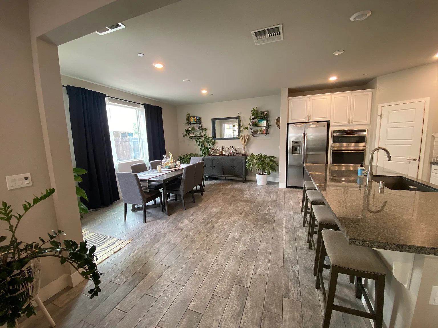 4 bed, 2110 sqft, $3,000 — Photo 3