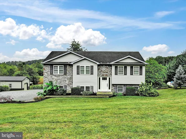 128 Deck Rd, Womelsdorf, PA 19567