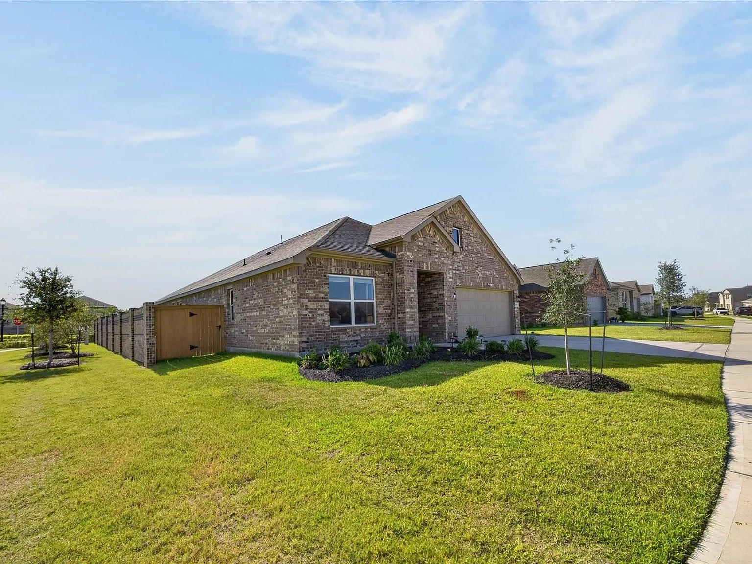 4 bed, 3.0 bath, 2263 sqft, $2,700 — Photo 3