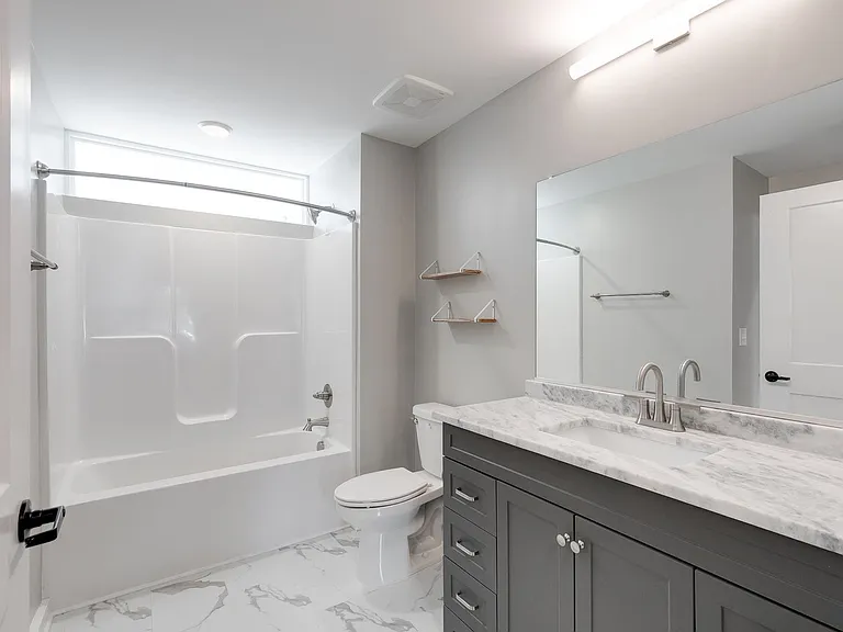2416 Jefferson Ave — Photo 9
