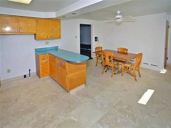 5th image of 431 Eastview