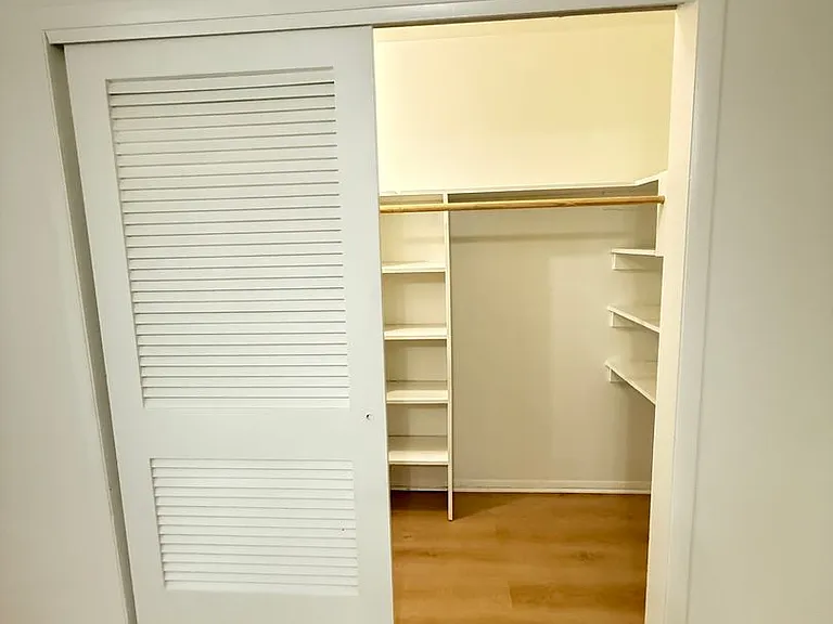 Lorrain Apartments — Photo 16