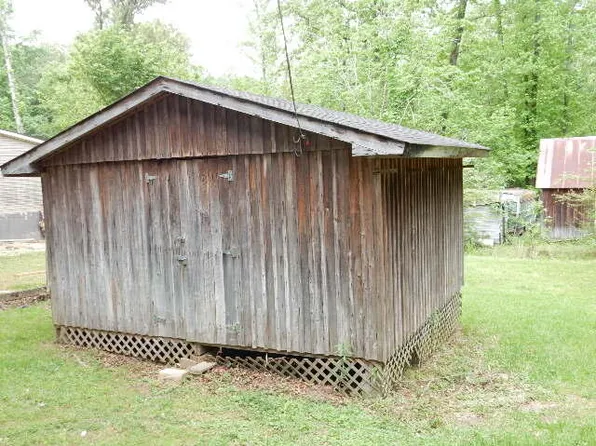 37 Cedar Ln, Coffeeville, MS 38922