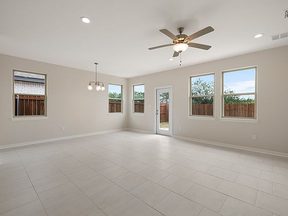5th image of 922 W Star Flower St