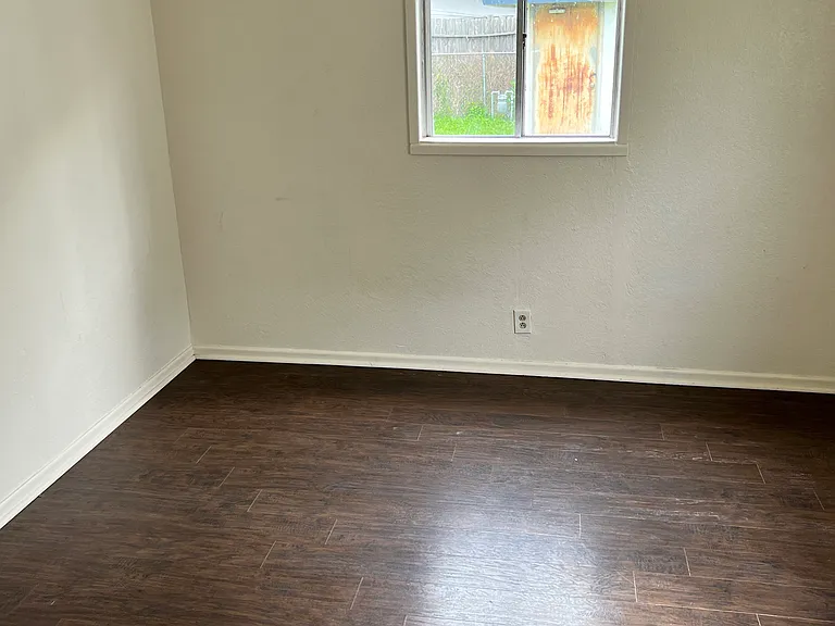 1614 Sherman St — Photo 5