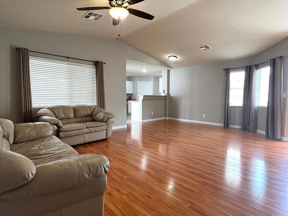 1st image of 4840 Trenton Manor Ct