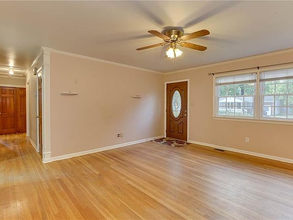 Front living area - showing hallway to the bedrooms