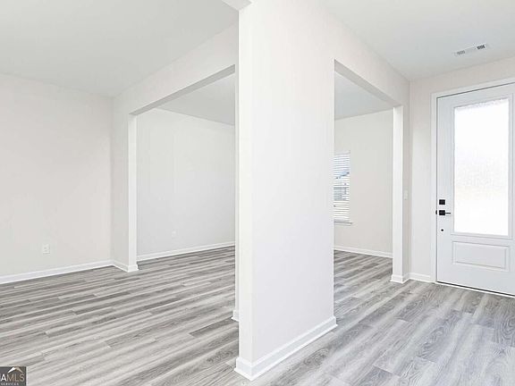 4th image of 185 Egret Ct