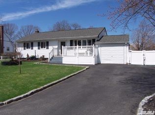 40 Norman Dr, Centereach, NY 11720