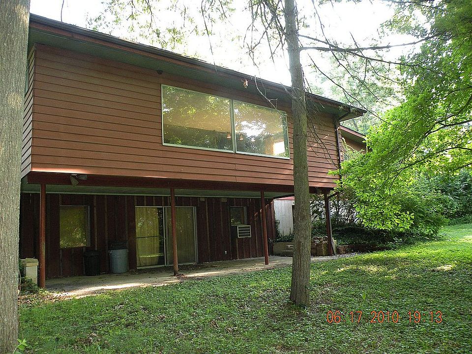 2nd image of 404 Ridgewood Dr