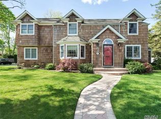 1 Marlboro Rd, Westbury, NY 11590