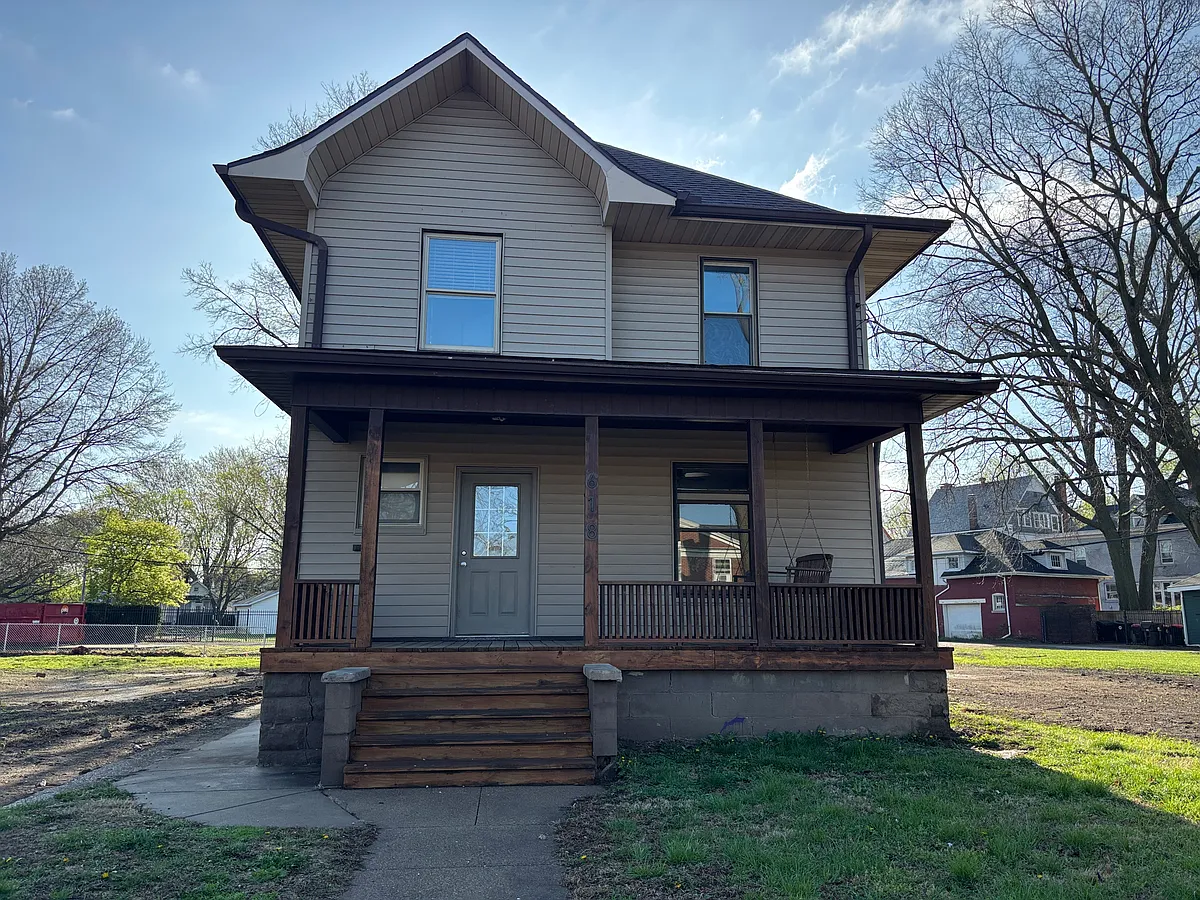 Building Photo - 618 N Duryea Pl
