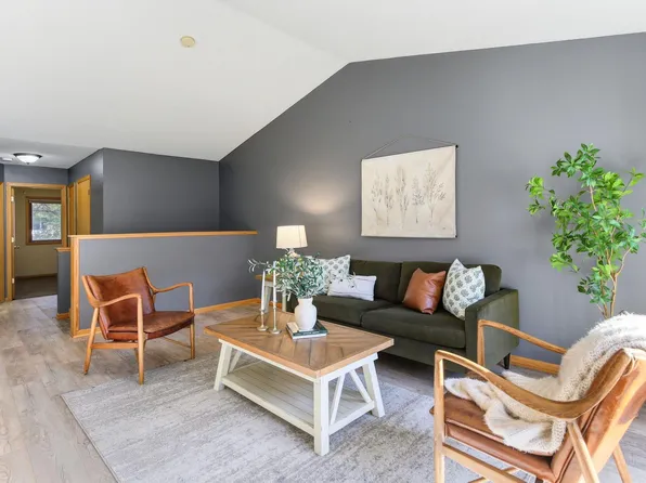 9235 E Point Douglas Ln, Cottage Grove, MN 55016