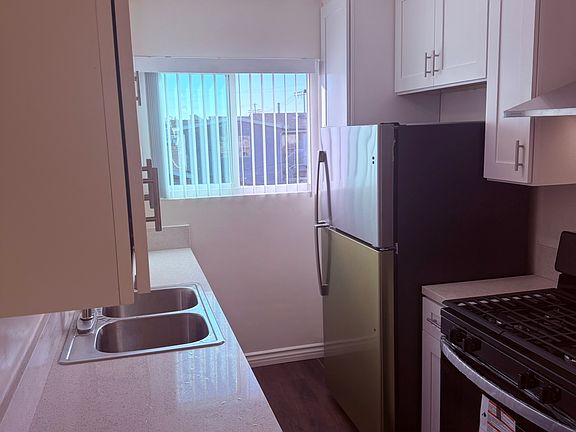 3rd image of 719 N Kingsley Dr Unit 17