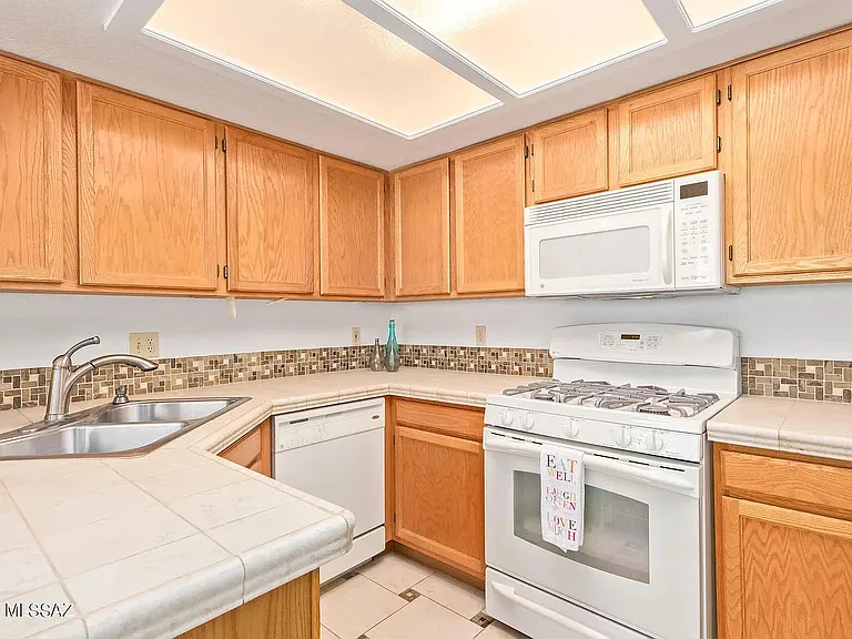 237 N Ashbury Ln — Photo 18