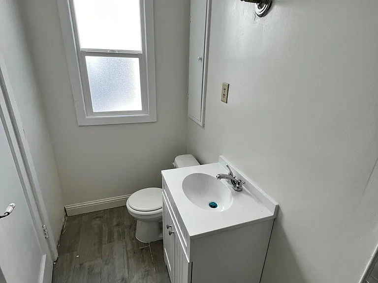 1356 S Van Ness Ave #203 — Photo 2