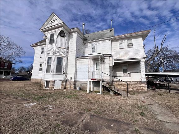 3rd image of 223 S Crawford St