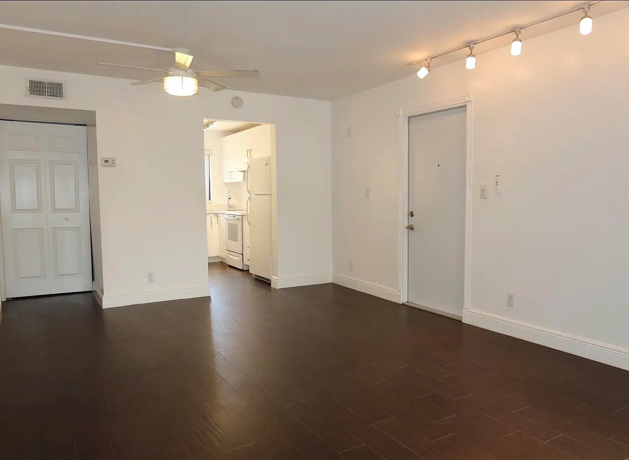 2 bed, 1.0 bath, 800 sqft, $2,300 — Photo 3