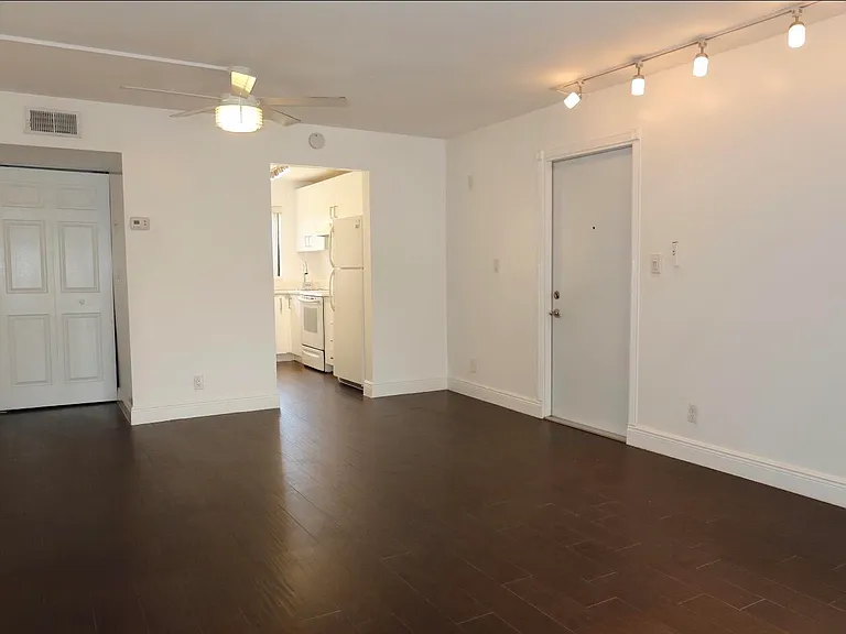 50 SE 12th St #1670 — Photo 3